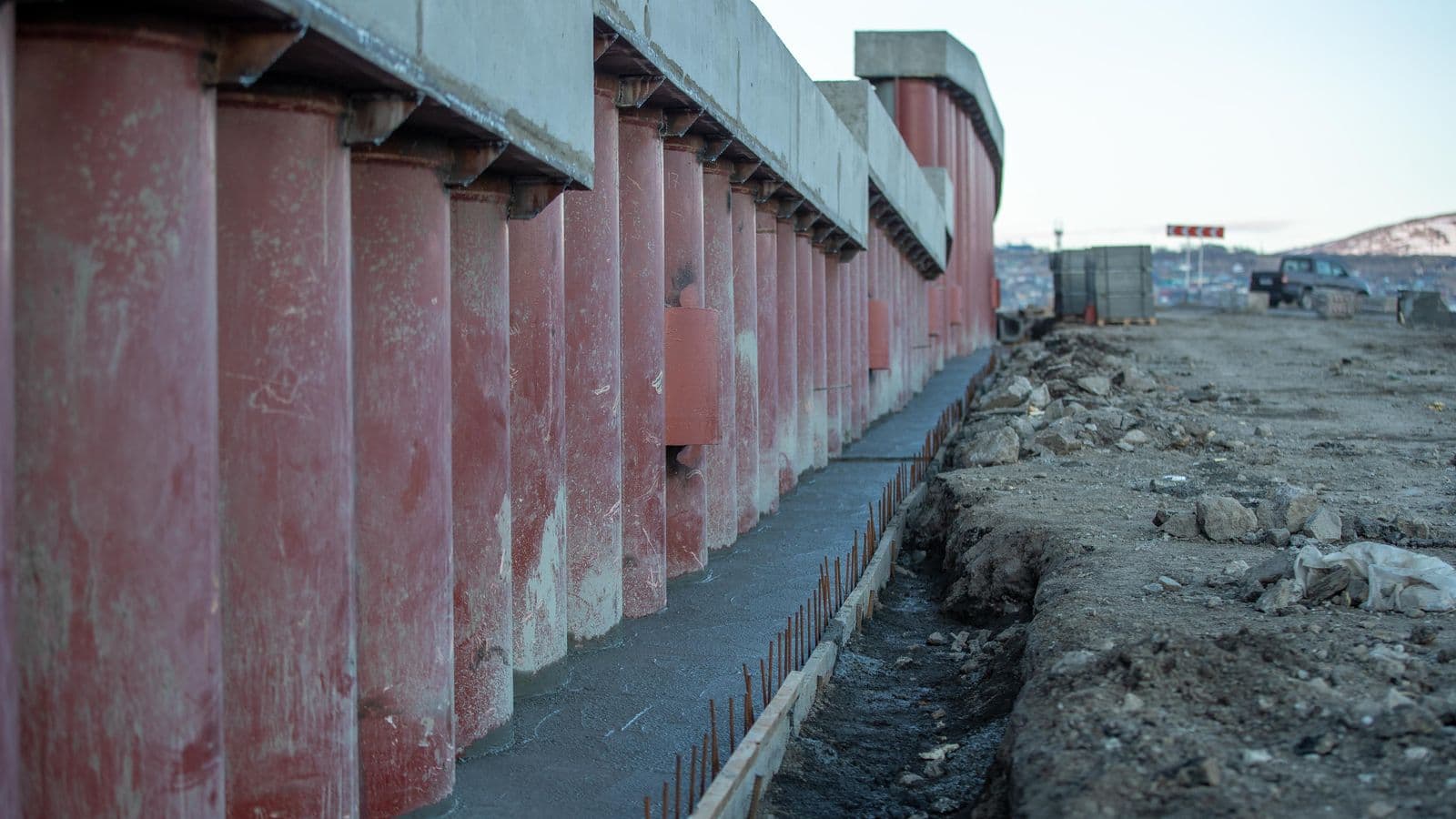 Gravity vs Cantilever Retaining Walls