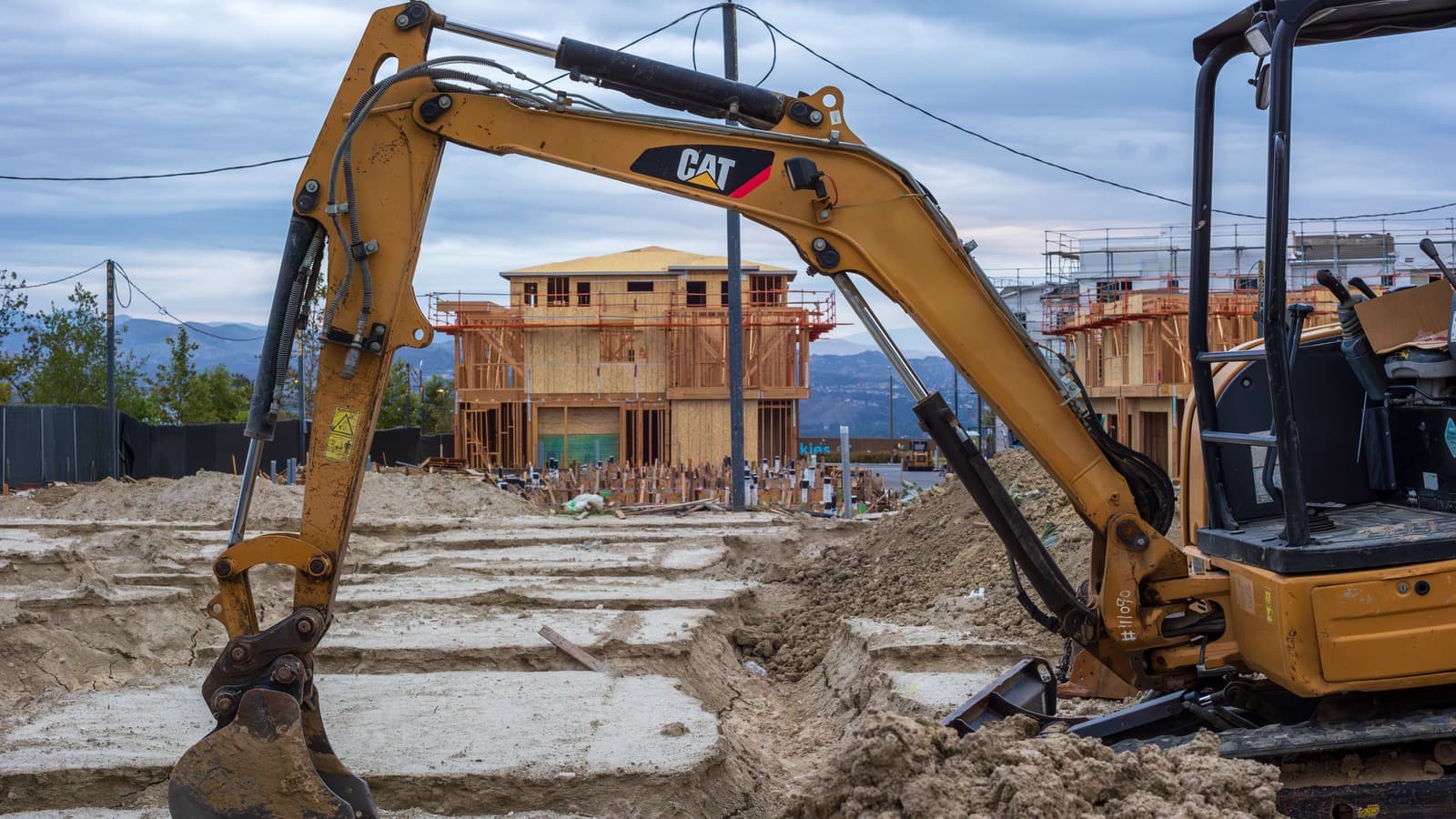 Retaining Wall Near a House Foundation: Safe Setbacks